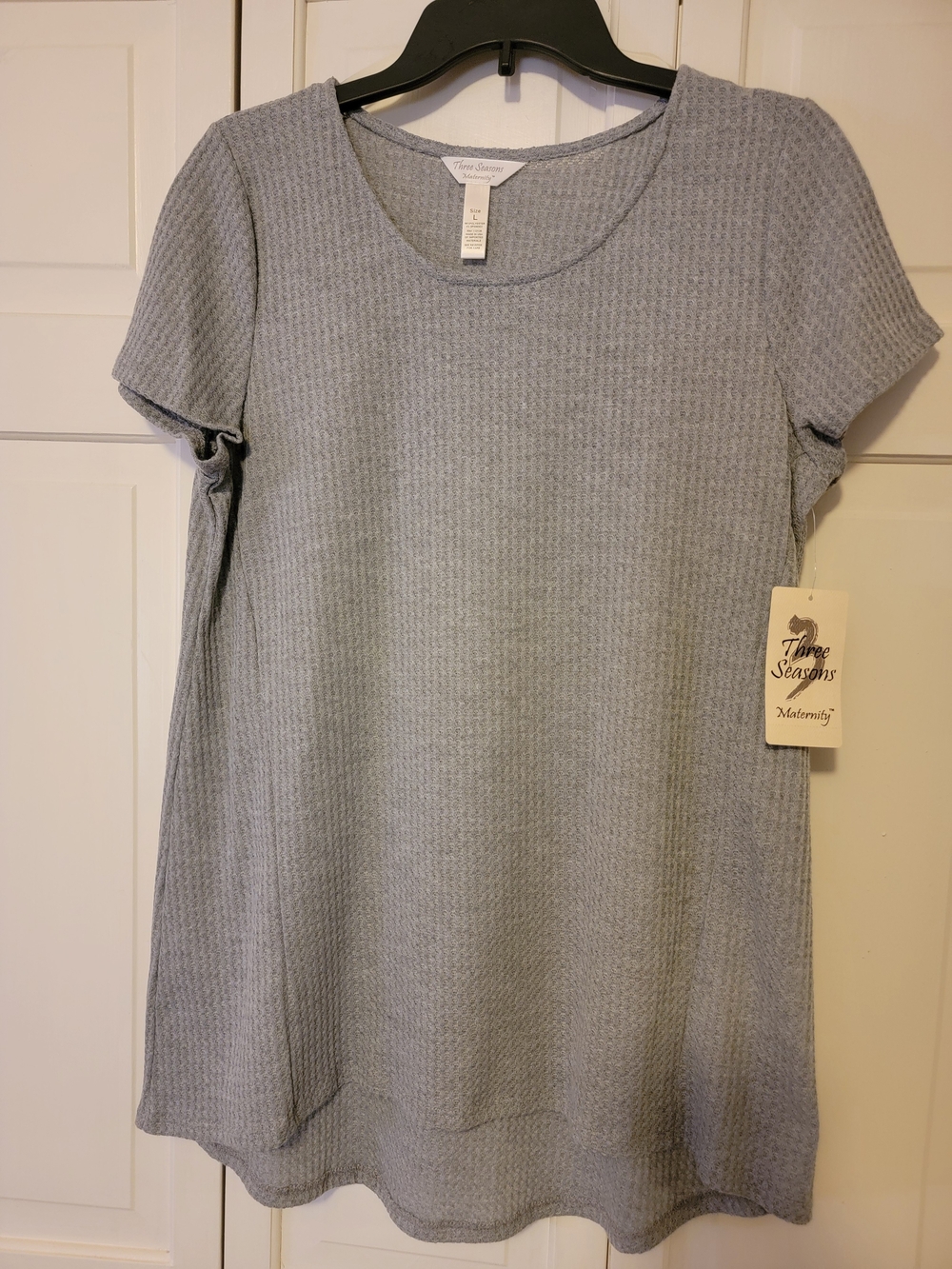 Three Seasons Maternity Light Gray Scoop Neck Short Sleeve Top Size L NWT
